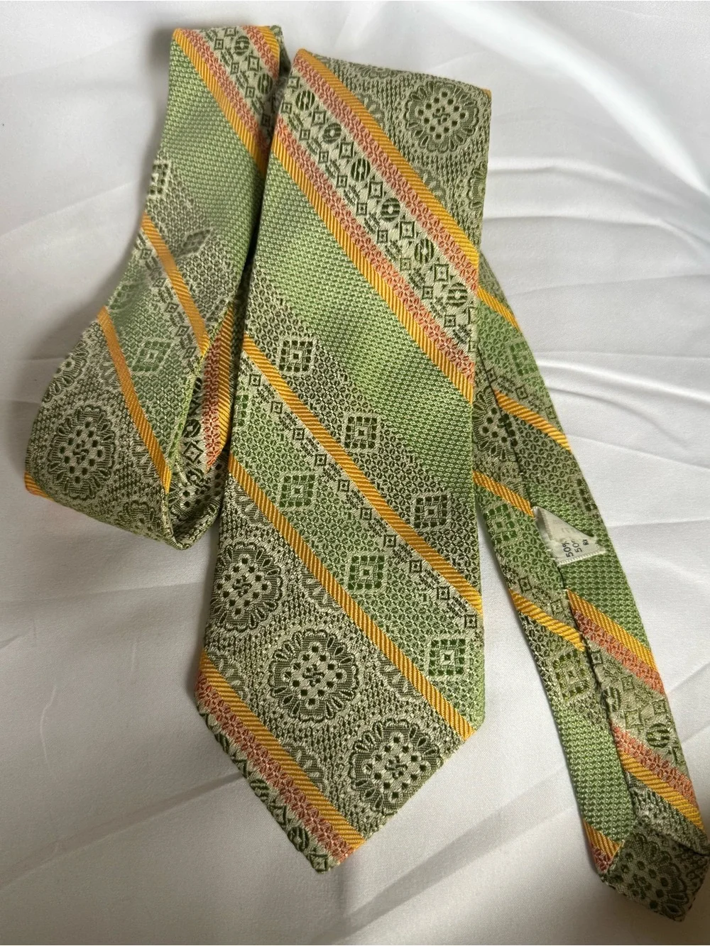 Green and Gold Patterned Men’s Tie 48’ x 3’